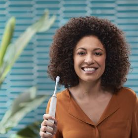 Електрическа звукова четка за зъби с приложение Philips Sonicare  DiamondClean 9000 HX9911/94, розово злато +USB  кутия за пътуване + индукционна чаша за зареждане