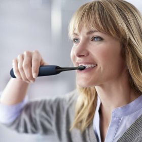 ЗВУКОЧЕСТОТНА ЧЕТКА ЗА ЗЪБИ 6100 PROTECTIVE CLEAN 6871/47 - тъмно синьо 