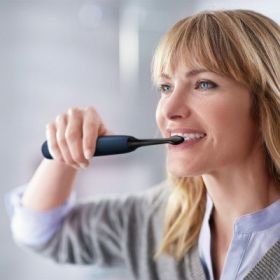 Електрическа звукова четка за зъби Philips Sonicare ProtectiveClean 5100 HX6851/53 тъмносиня