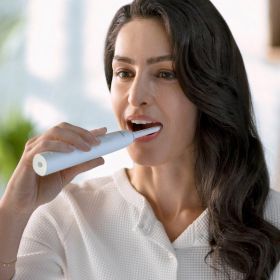 PHILIPS Четка за зъби Series 3100 сензор за натиск компактен дизайн калъф за съхранение цвят бял